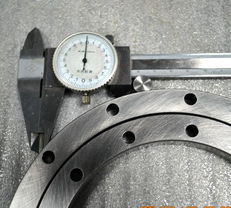 交叉滾子轉盤軸承及其附屬件在工業中的應用與優勢